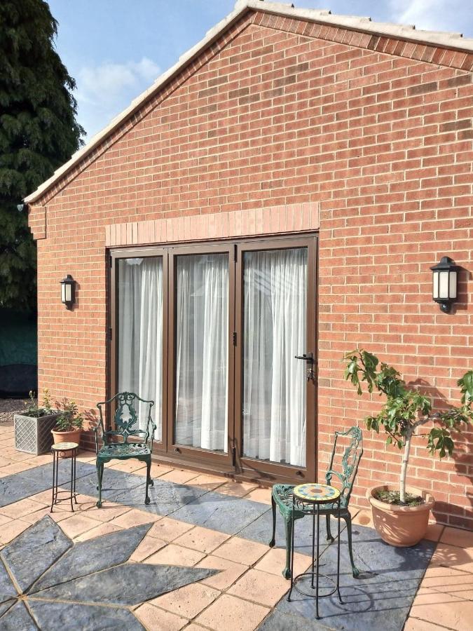 Self Contained Ground Floor Bedroom With Ensuite Wet Room Continental Breakfast Included Parking For 1 Car Outside Heanor Exteriör bild