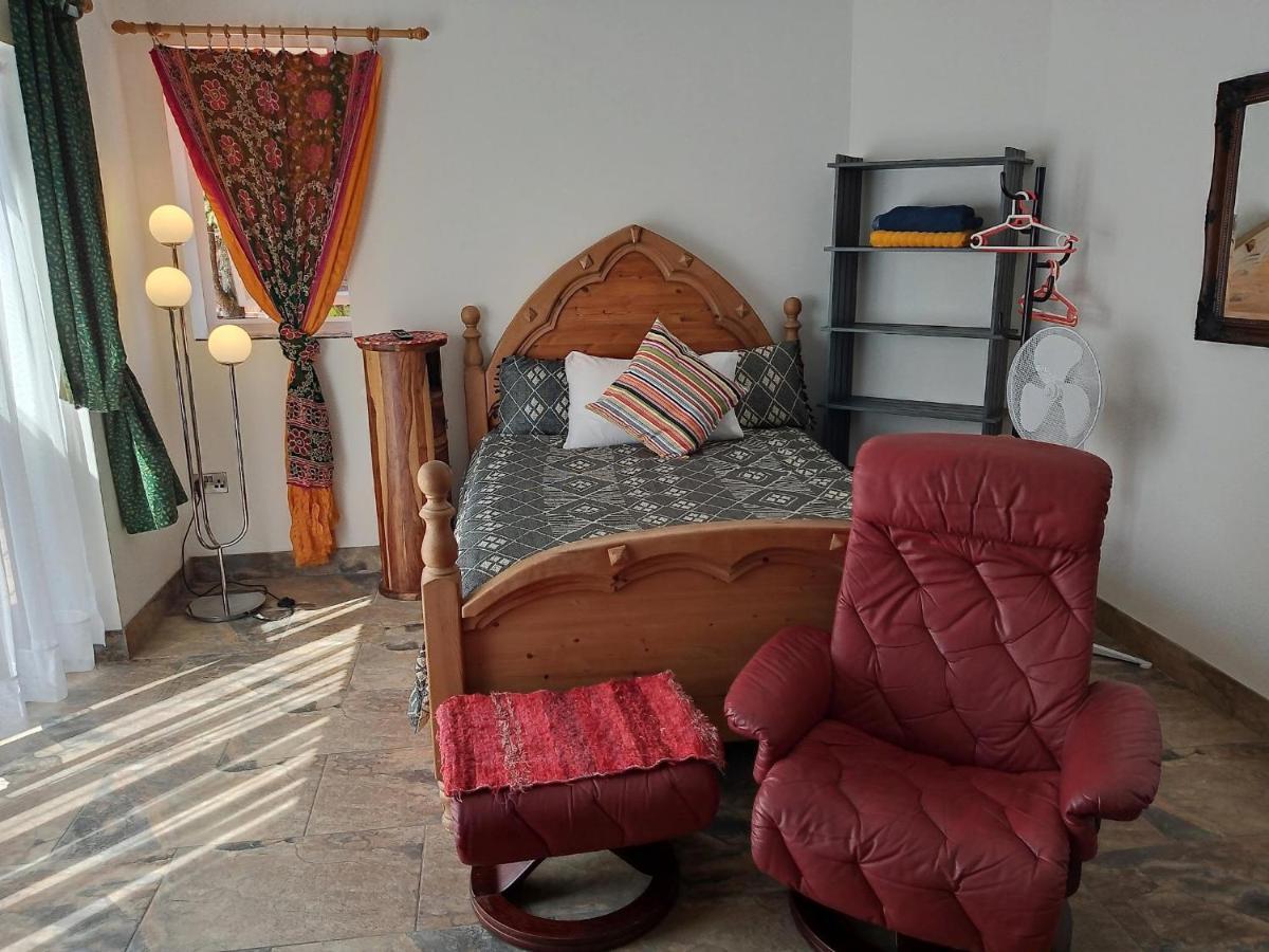 Self Contained Ground Floor Bedroom With Ensuite Wet Room Continental Breakfast Included Parking For 1 Car Outside Heanor Exteriör bild